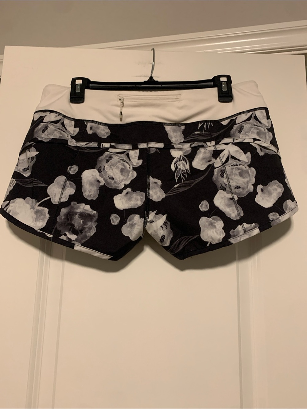 Lululemon Run: Speed Short, Sz 8
No rip tag, NWT - Picture 3 of 5